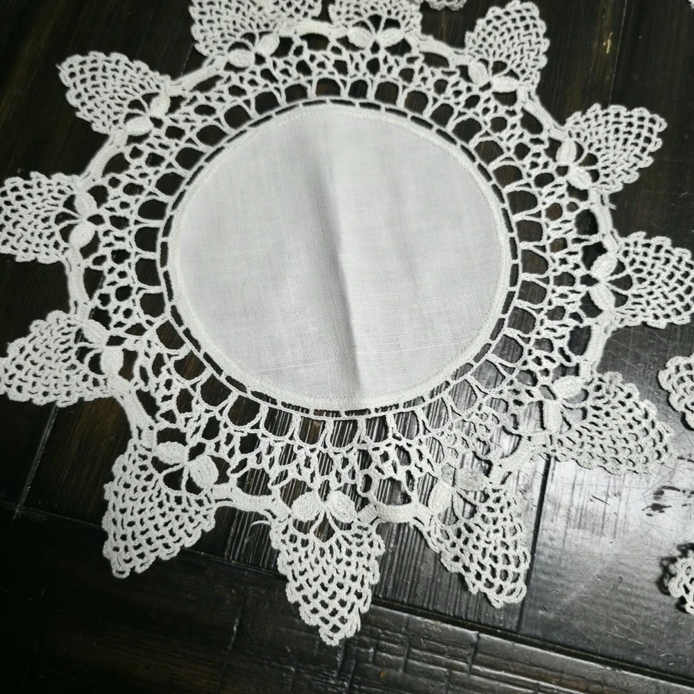 Lot of 4 Vintage White Doilies Linen Center Round Hand Crochet Lace Border Set